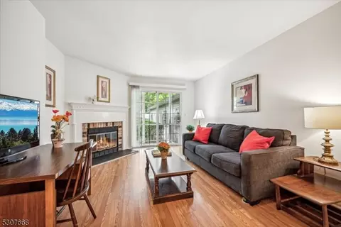 Living - 71 Commonwealth Dr, Basking Ridge, NJ 07920 photo 1 of 4