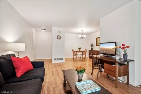 Living - 71 Commonwealth Dr, Basking Ridge, NJ 07920 photo 4 of 4