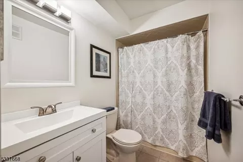 Bath - 71 Commonwealth Dr, Basking Ridge, NJ 07920 photo 1 of 1