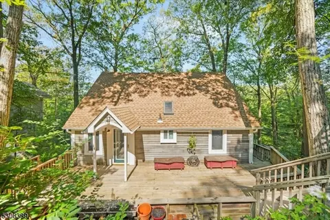 11 Cherry Tree Rd, Vernon, NJ 07462