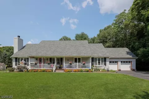 13 Lark Ln, Jefferson, NJ 07438