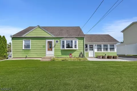 5 Merrill Ave, East Brunswick, NJ 08816
