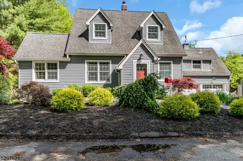 40 Wilson St, Oakland, NJ 07436