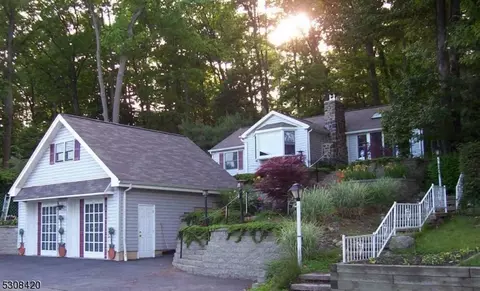 31 W Shawnee Trl, Wharton, NJ 07885