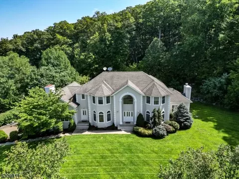 59 Alize Dr, Kinnelon, NJ 07405