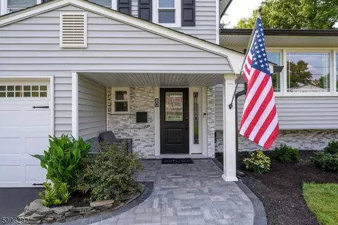 60 Kenneth Pl, Clark, NJ 07066 photo 3