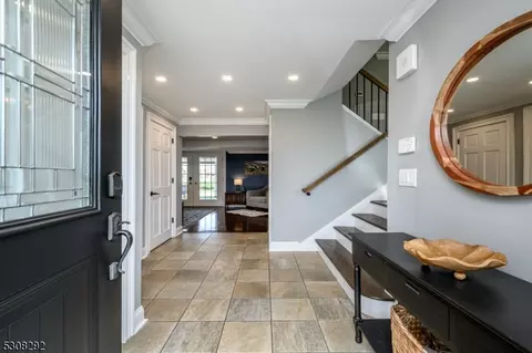 60 Kenneth Pl, Clark, NJ 07066 photo 4