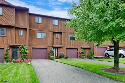 70 Metro Vista Dr #70, Hawthorne, NJ 07506