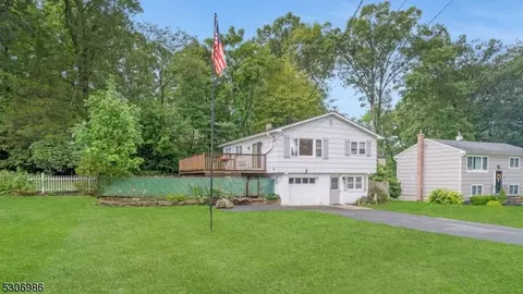 4 Beech St, Stanhope, NJ 07874