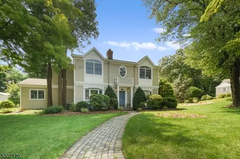 111 Sicomac Ave, Midland Park, NJ 07432