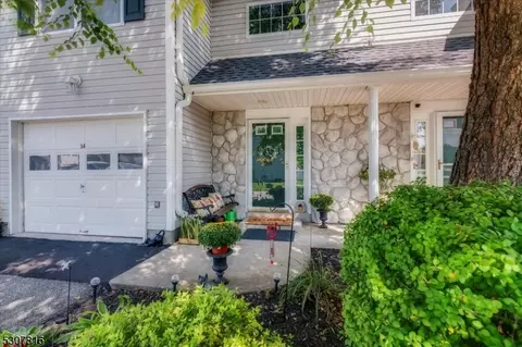 14 Beechmont Ter, Hamburg, NJ 07419
