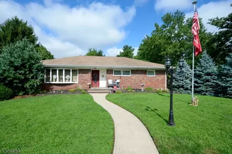 39 Marilyn St, North Haledon, NJ 07508