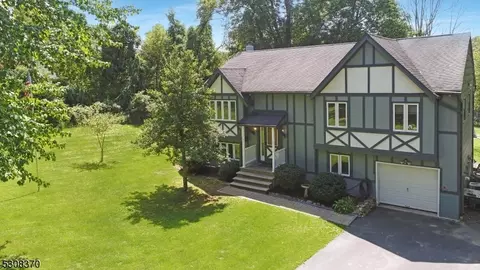 7 Rolling View Dr, Hackettstown, NJ 07840