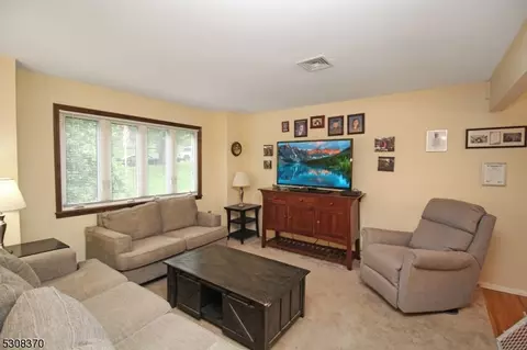 7 Rolling View Dr, Hackettstown, NJ 07840 photo 3