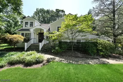 179 Coolidge Ter, Wyckoff, NJ 07481
