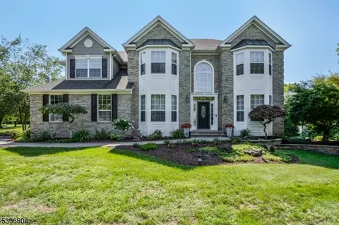 3 Saunders Ln, Hackettstown, NJ 07840