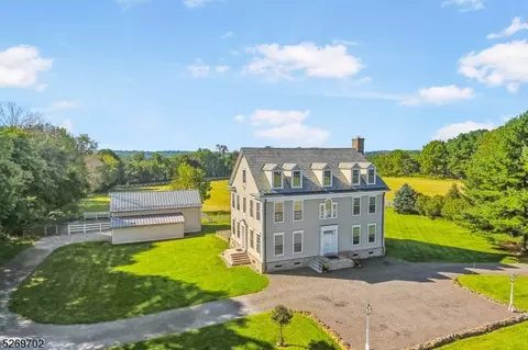 72 Fairmount Rd W, Tewksbury Twp, NJ 07830
