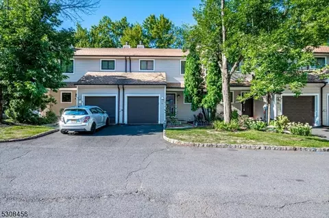 11 Tulip Ct, Edison, NJ 08820