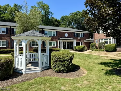 301 Pitney Pl, Morris Twp, NJ 07960