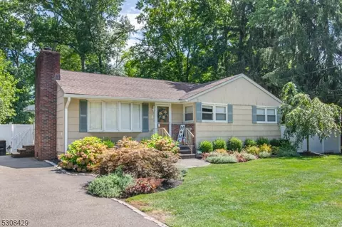 4 Oak Rd, Fairfield, NJ 07004