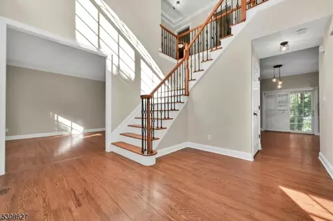 8 Haggerty Dr, West Orange, NJ 07052 photo 3