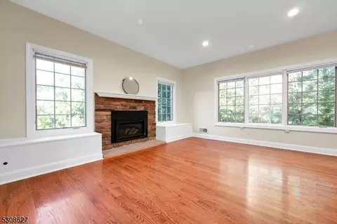 8 Haggerty Dr, West Orange, NJ 07052 photo 7