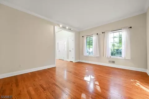 8 Haggerty Dr, West Orange, NJ 07052 photo 5