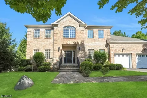 8 Haggerty Dr, West Orange, NJ 07052