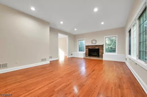 8 Haggerty Dr, West Orange, NJ 07052 photo 6