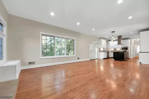 8 Haggerty Dr, West Orange, NJ 07052 photo 8