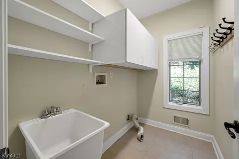 8 Haggerty Dr, West Orange, NJ 07052 photo 17