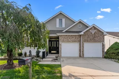 103 Leeds Ln, Monroe Township, NJ 08831