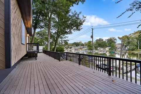 110 Hudson Ave, Hopatcong, NJ 07843