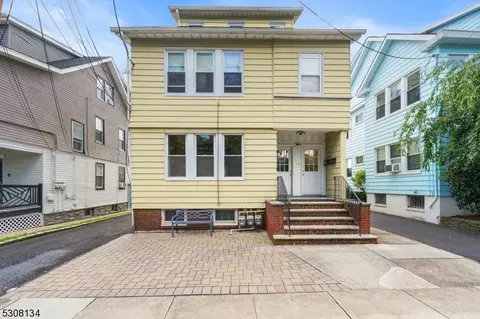 10 Boyden Pkwy S, Maplewood, NJ 07040