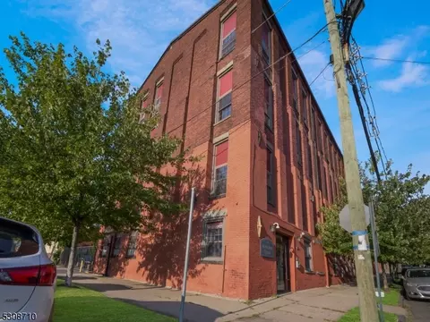 79 Montgomery St #4A, Paterson, NJ 07501