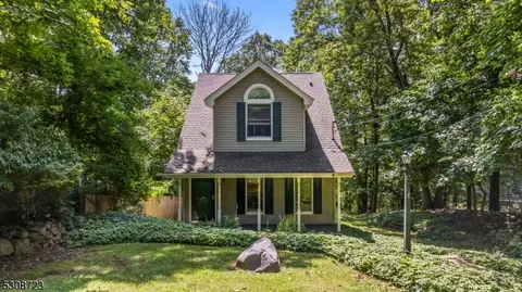 4 Thomas Dr, Hackettstown, NJ 07840 photo 2