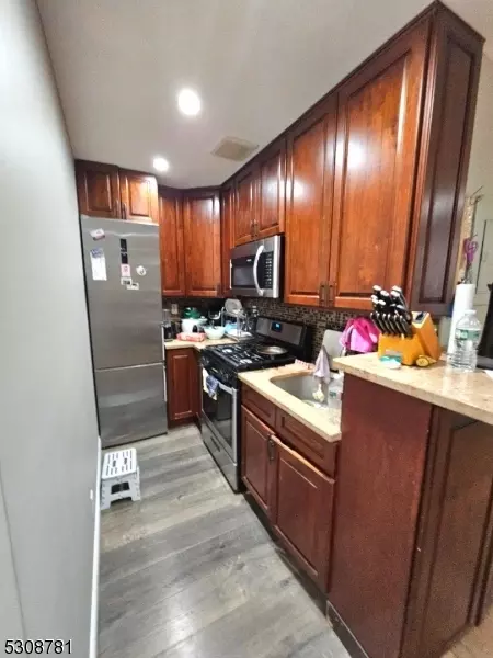 816 W Grand St #3G, Elizabeth, NJ 07202