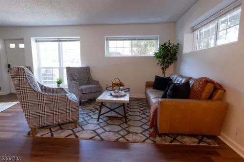 1 Rider Ct, Newark, NJ 07103