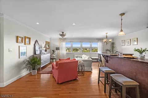 39 E 39th St 8i #8I, Paterson, NJ 07514