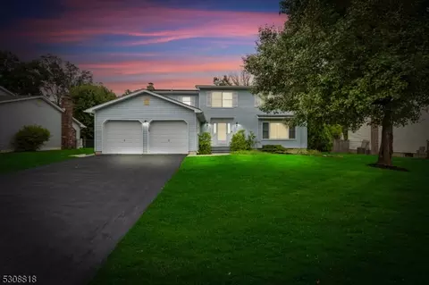 11 Junction Pond Ln, South Brunswick, NJ 08852