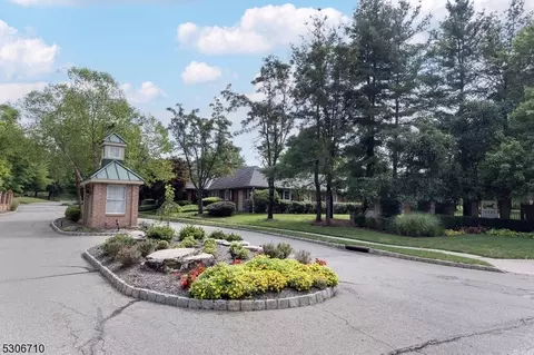 26 Gate House Ct, Morristown, NJ 07960