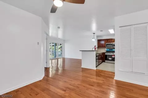 812 Edpas Rd #812, New Brunswick, NJ 08901