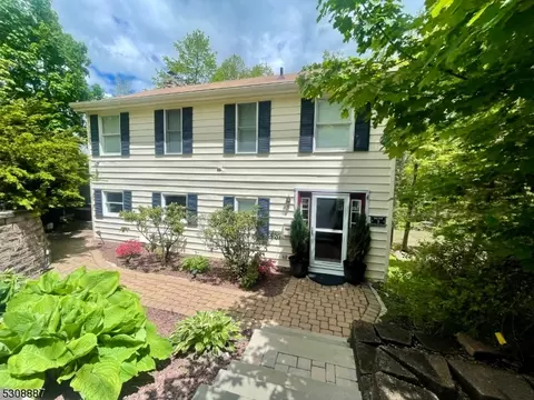 3 Woodland Trl, Sparta, NJ 07871