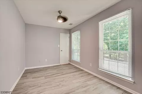 706 Maplecrest Rd, Edison, NJ 08820 photo 13