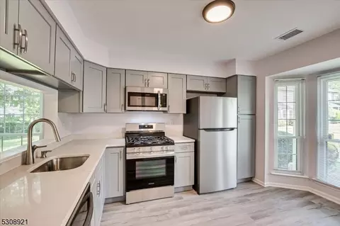 706 Maplecrest Rd, Edison, NJ 08820 photo 28
