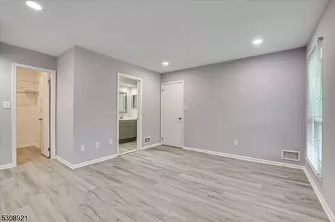 706 Maplecrest Rd, Edison, NJ 08820 photo 17