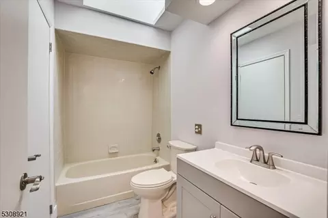 706 Maplecrest Rd, Edison, NJ 08820 photo 15