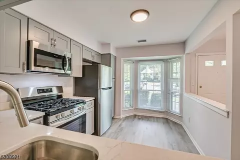 706 Maplecrest Rd, Edison, NJ 08820 photo 24