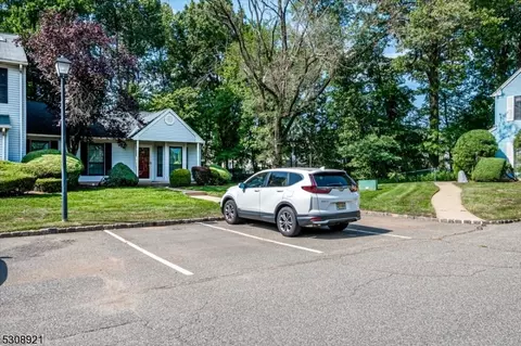 706 Maplecrest Rd, Edison, NJ 08820 photo 4