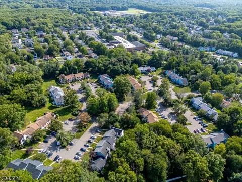 706 Maplecrest Rd, Edison, NJ 08820 photo 9